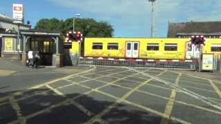 Birkdale Level Crossing [upl. by Hutchison672]